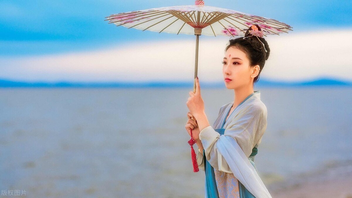 小说：心上人称帝后，痴傻的她被穿上凤冠霞帔，成了一国皇后