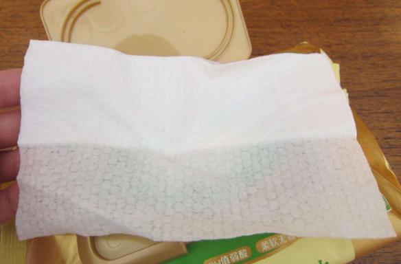 可以用湿纸巾擦屁股吗,刚出生小狗可以用湿纸巾擦屁股吗