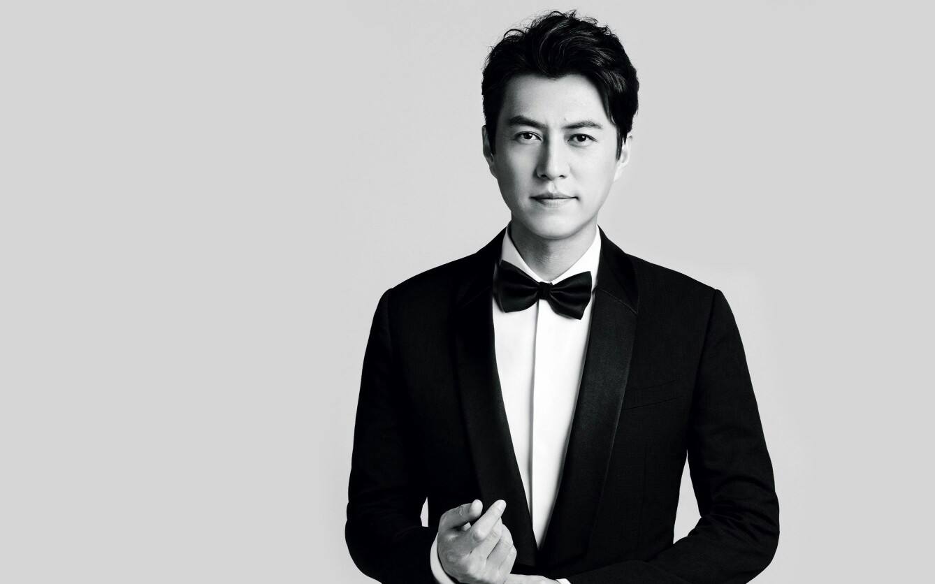 九旬老妇被掌掴并点火，吴彦祖悬赏十万追凶，高素质男神养成记