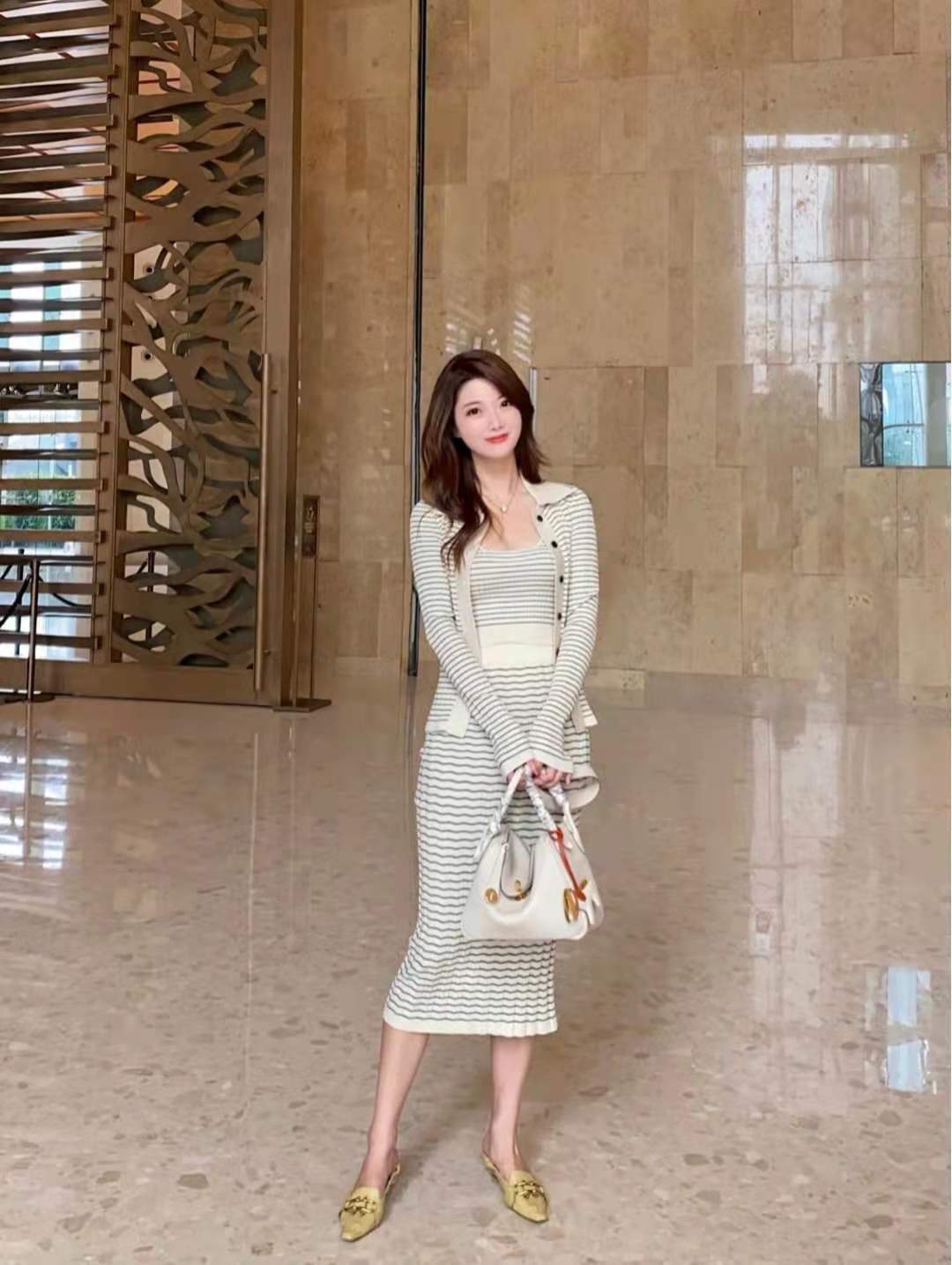 时尚搭配女人味十足,知性优雅女人味高档女装搭配