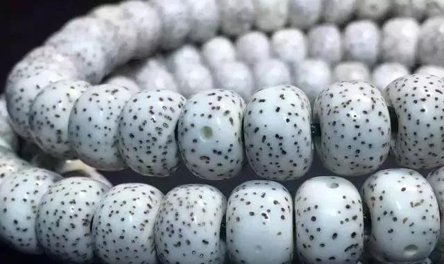 鸡油黄星月菩提盘出来的效果图,鸡油黄星月菩提为什么盘了不变色