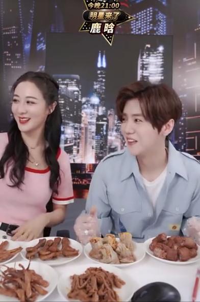 薇娅直播间秒变吃播现场，鹿晗快问快答，信息量有点大