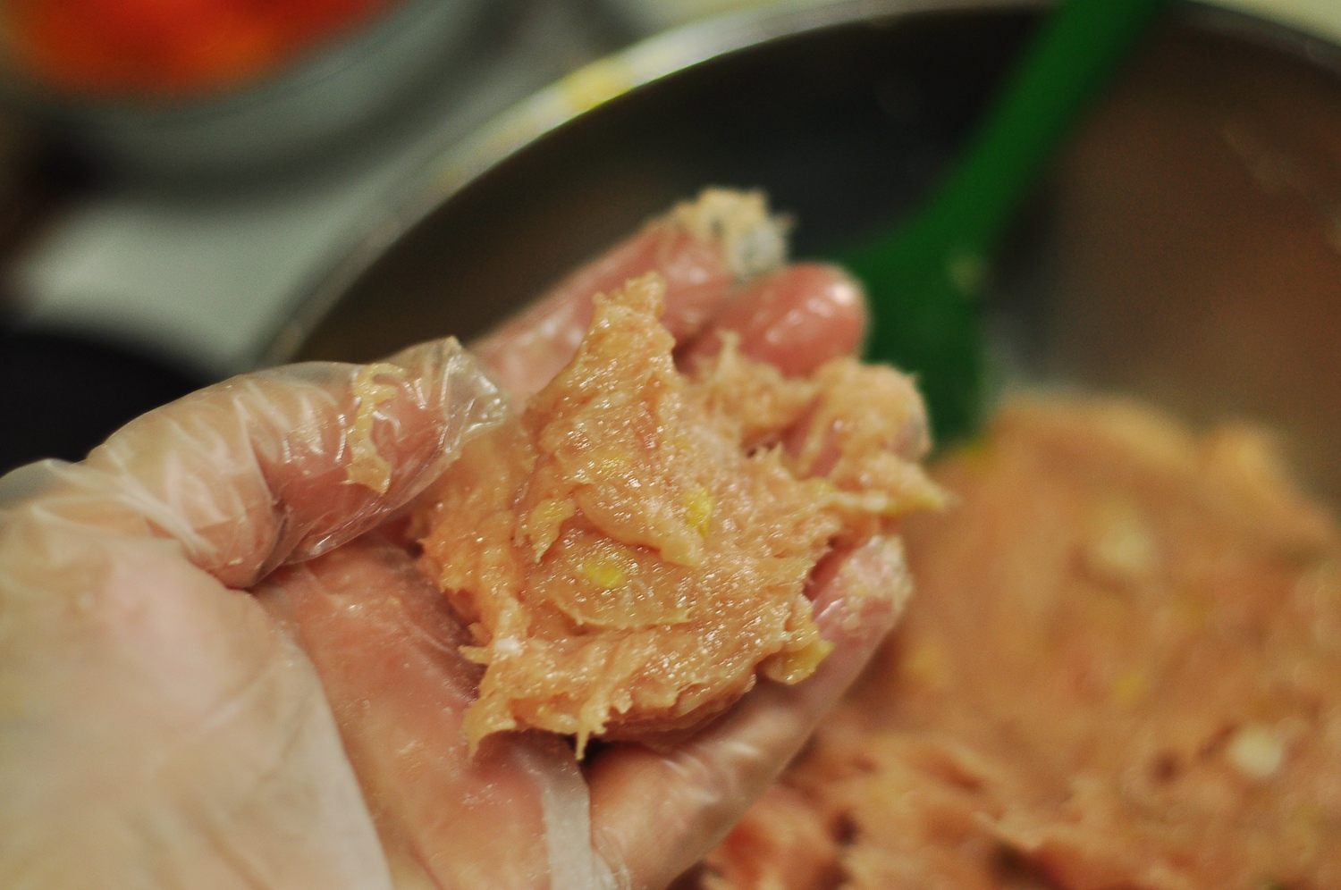 家庭聚会必吃的美食,糯米猪肉丸子加咸蛋黄