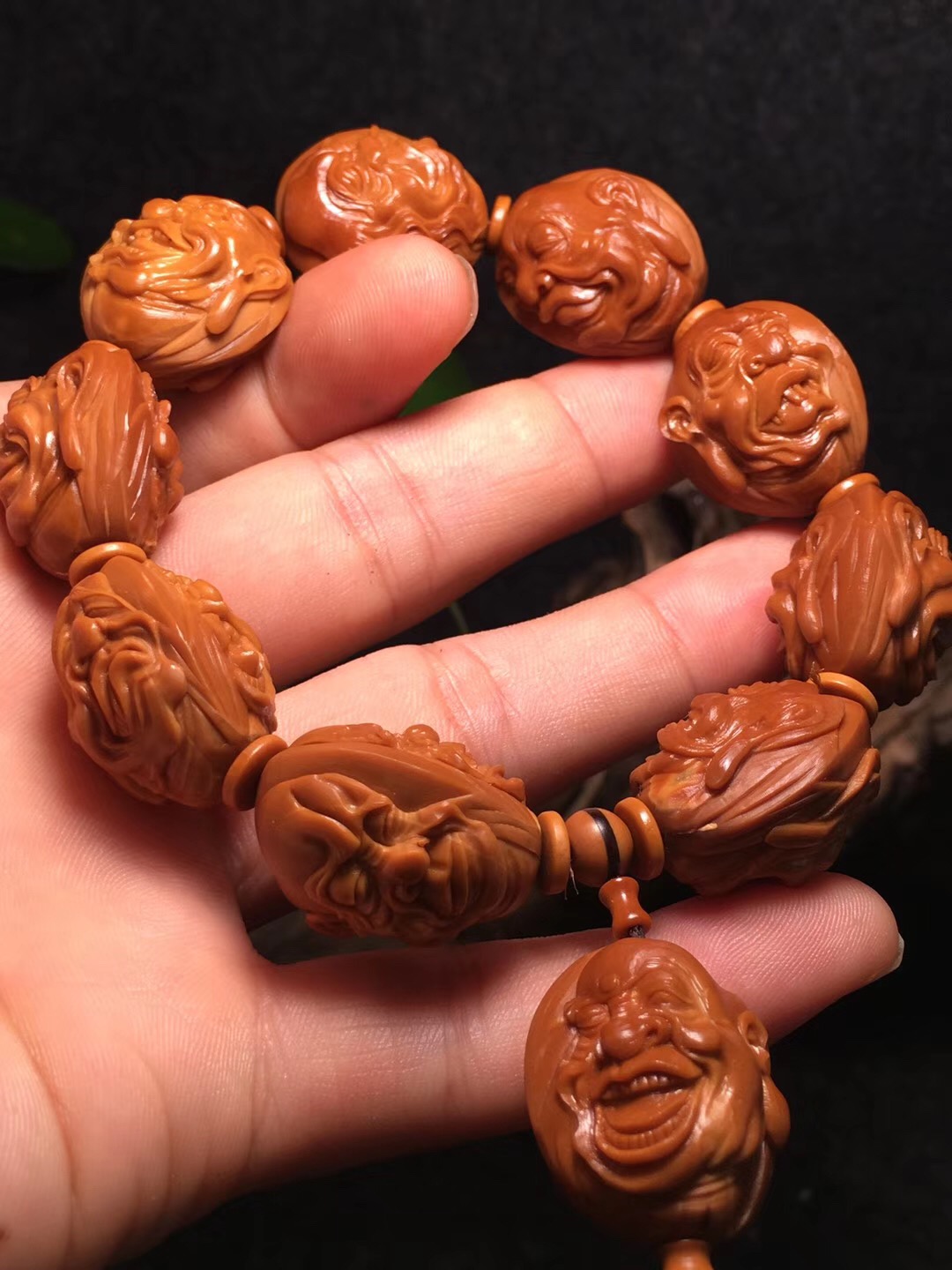 橄榄核十八罗汉手串怎么穿好盘玩,猴头手串和橄榄核手串哪个好盘
