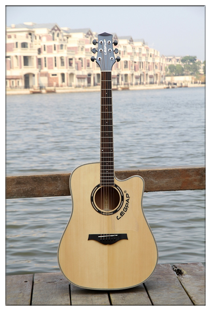 与其怒砸“烧火棍”，不如买一把品牌吉他