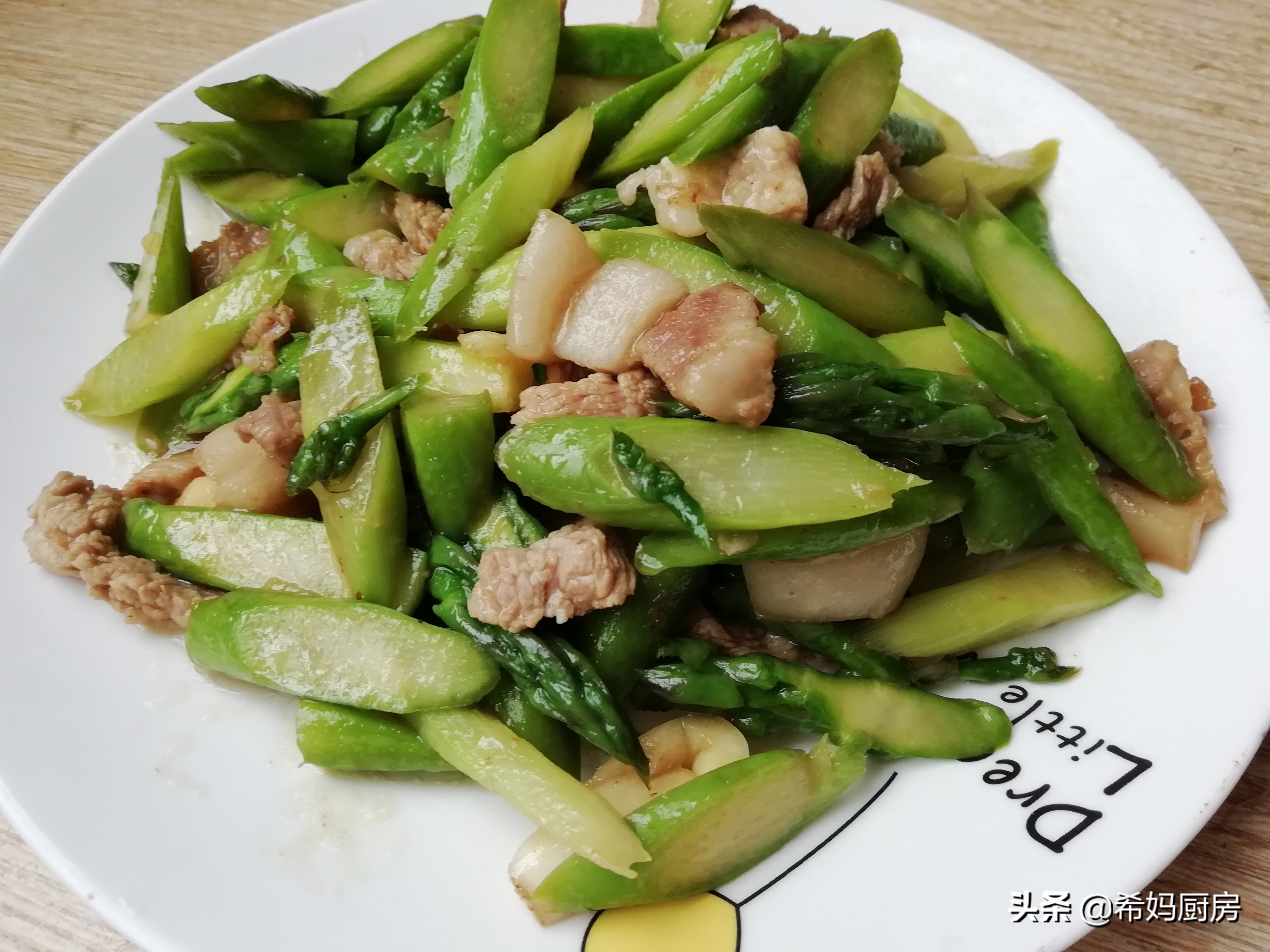 春季补充营养多吃芦笋，一文教会你，买到脆嫩又好吃的芦笋