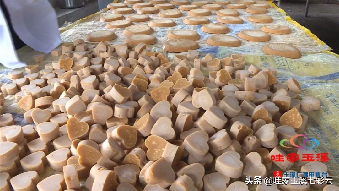 云南纯甘蔗手工熬制古法红糖,云南红糖正宗古法酿造