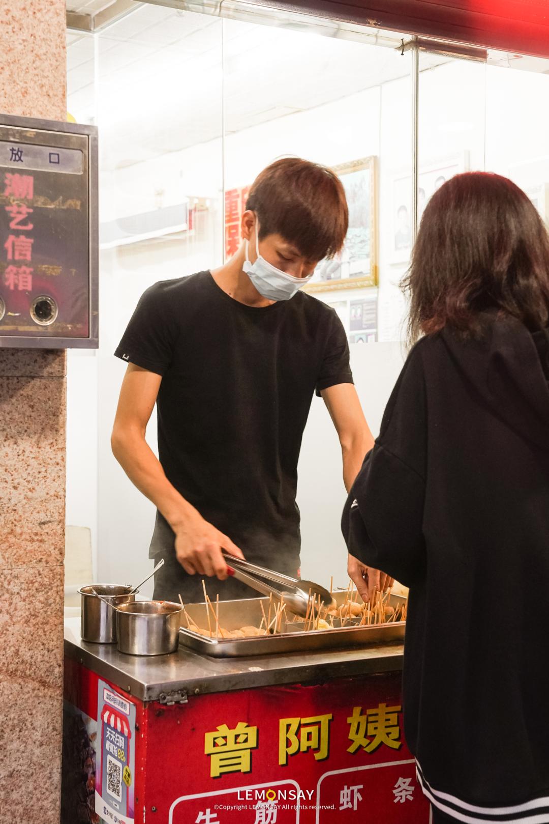 藏在水库的“阿姨街”，人均20块胖成猪