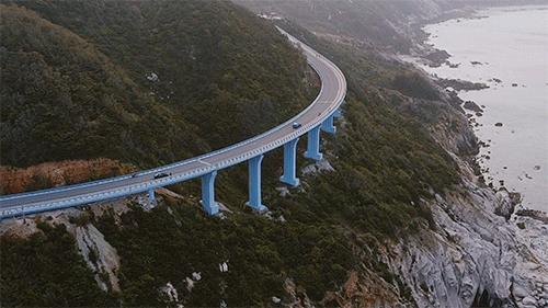 珠海玻璃天空之镜,珠海天空之镜跟日月贝近吗