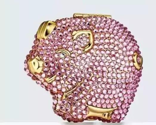 看完国际大牌”猪年限定款“，求求你们放过猪吧……