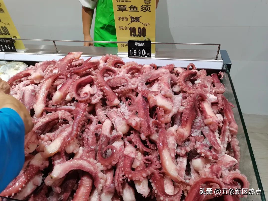 五象新区，一大型连锁超市，今日开业