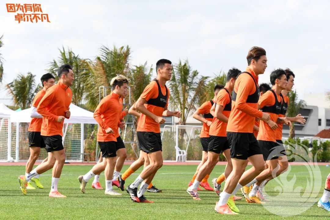 赛前团队热身投篮训练,武汉队第二场热身赛