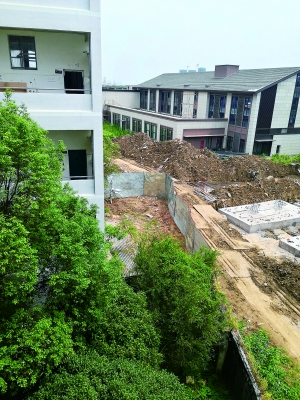 南昌中骏世界城烂尾怎么处理,中骏世界城南昌停工