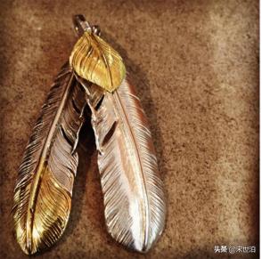 如何用小小的配饰搭配出百变风格 (小众配饰搭配方法)