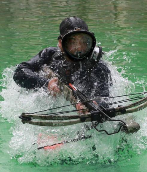 中国最强冷兵器，比5把步枪还要贵，*用军**弓弩到底有多厉害？