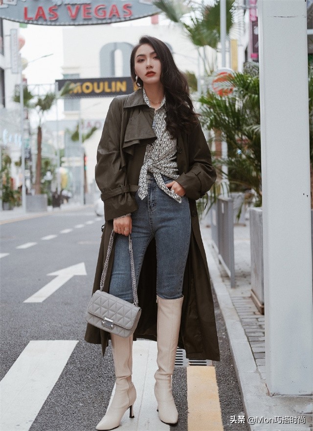 枣红色风衣内搭和鞋子怎样搭配,女式蓝色风衣搭配什么裤子和鞋子