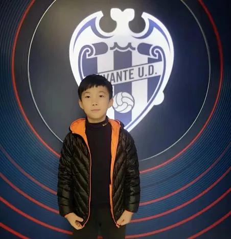 董路足球小将留洋西班牙,孩子们去西班牙留洋