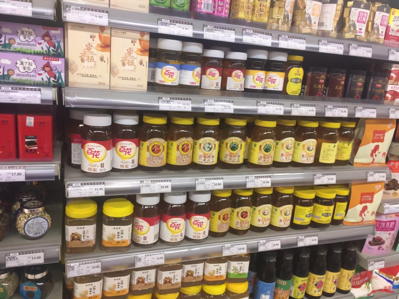 蜂蜜怎么鉴别真假蜜蜂,蜂农从蜂巢里取出来的蜂蜜会假吗