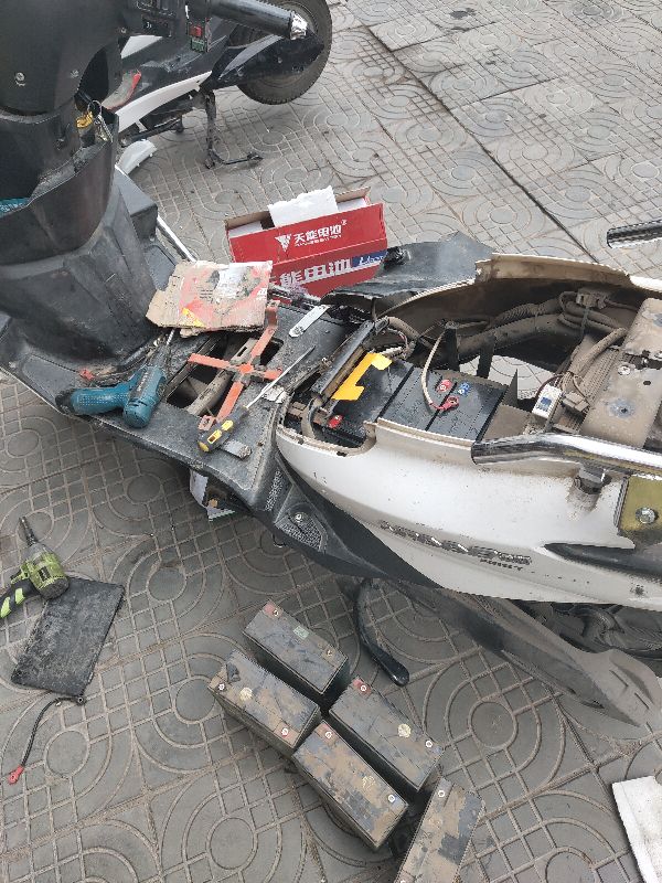 电动车电池什么情况才会爆炸,电动车爆燃的都是什么电池