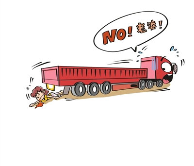 丈夫倒车时撞死妻子儿子获赔,倒车把人撞死理赔