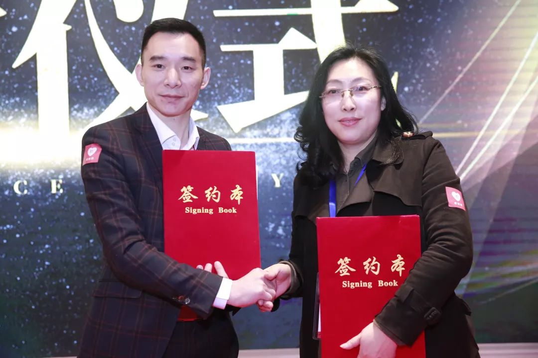 电商江湖打破沉寂：“新物种”爱拍拍隆重发布“竞拍”功能