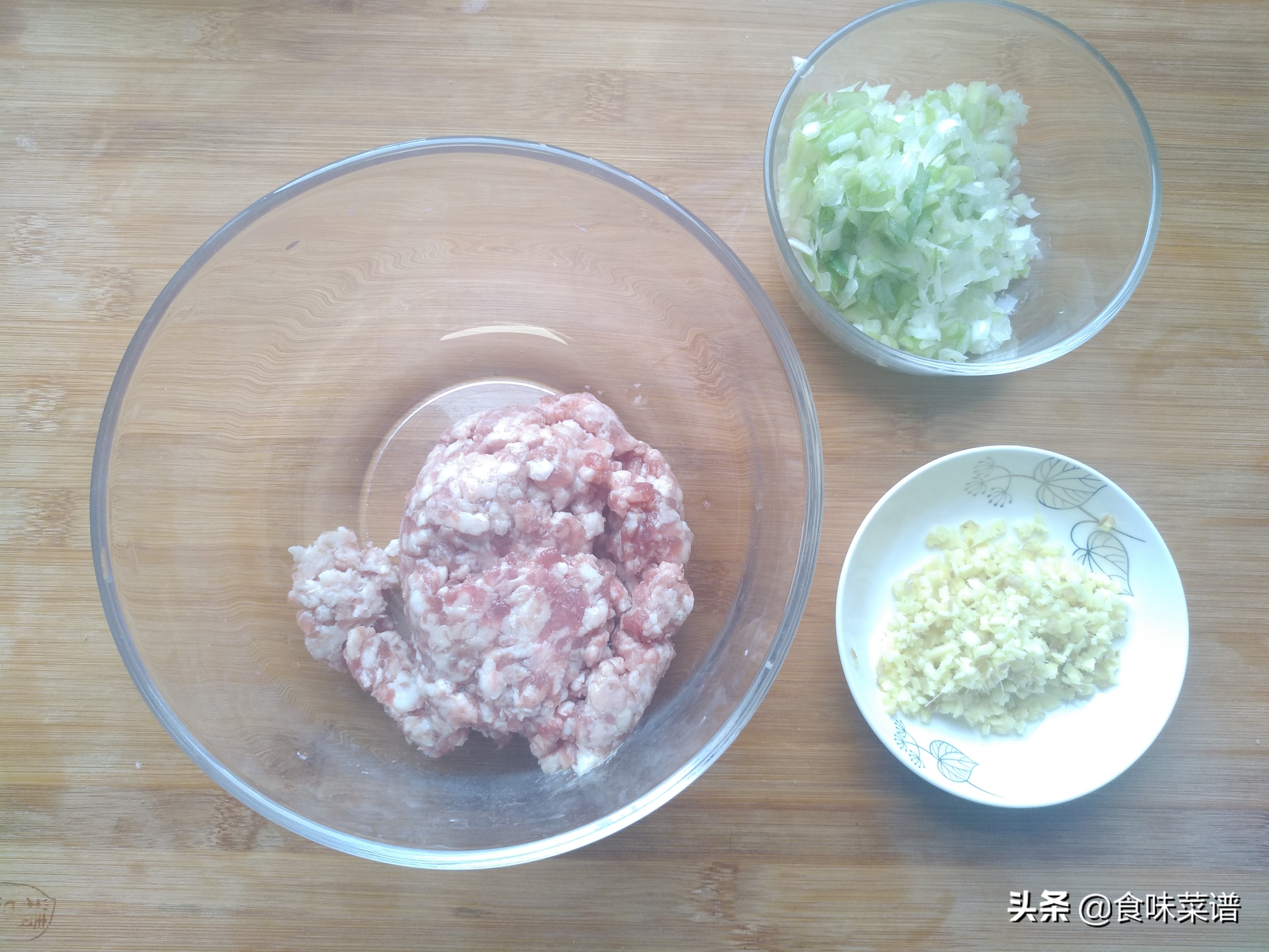 教你白菜肉包子的做法,皮薄馅大,上锅蒸记住这一步,松软不塌陷