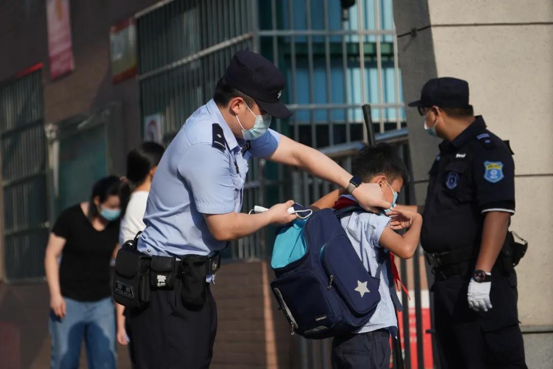 【我为群众办实事】开学“大片”，他们怎会缺席！