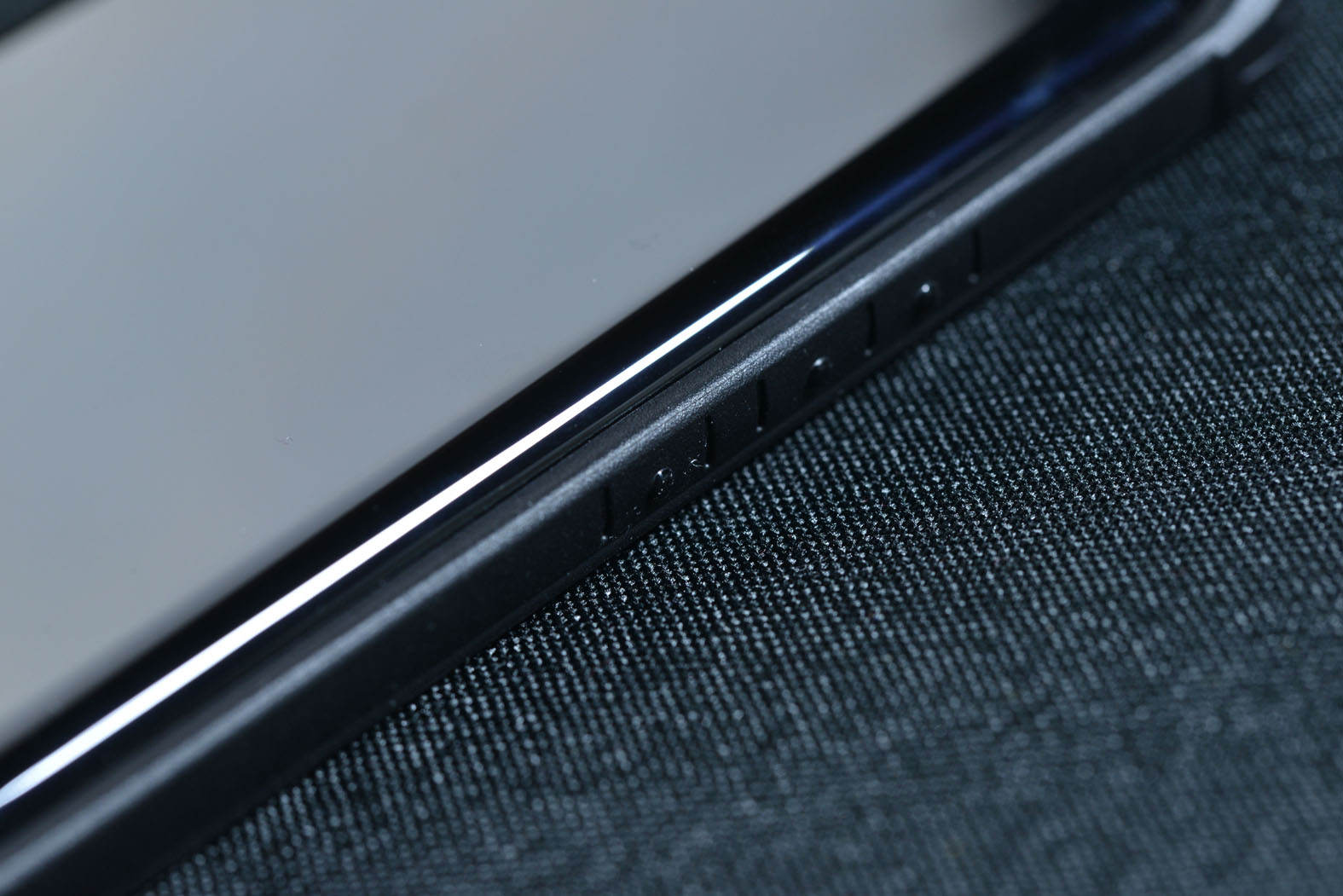 7000块的华为mate40pro,mate40pro蓝猩护甲防摔壳