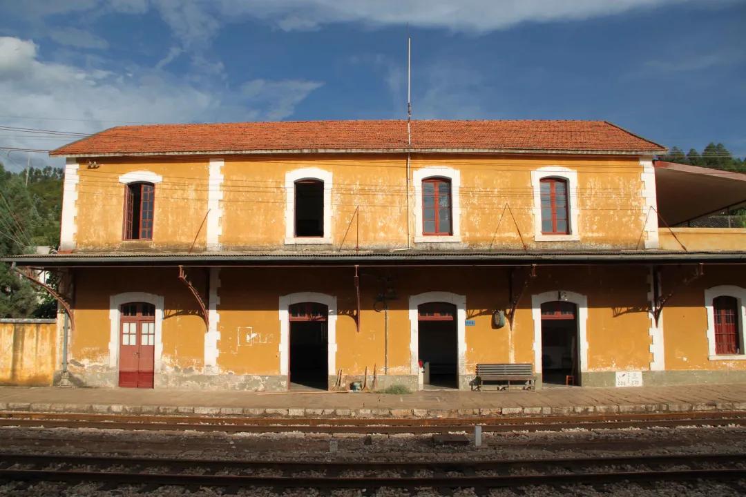 还记得朱自清的荷塘月色吗,朱自清火车站背影原型照片