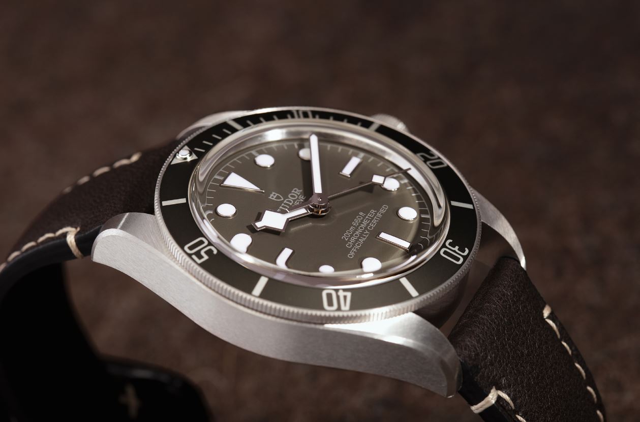 璁よ瘑閽熻〃闆朵欢,璁よ瘑榛勯噾棣栭グ