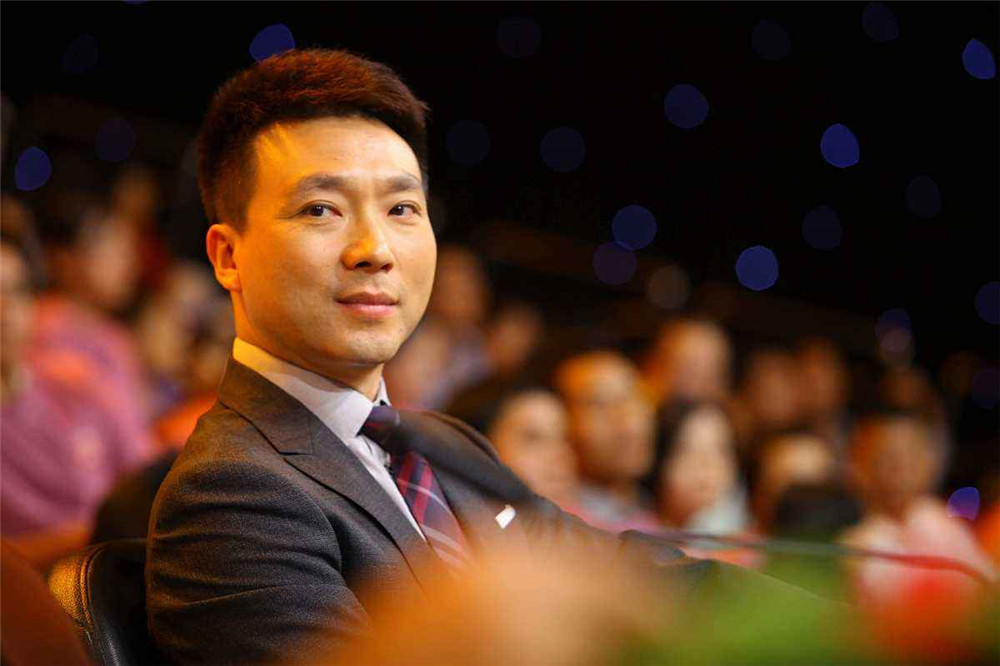 康辉20年前帅气发型,康辉年轻时的帅气照片