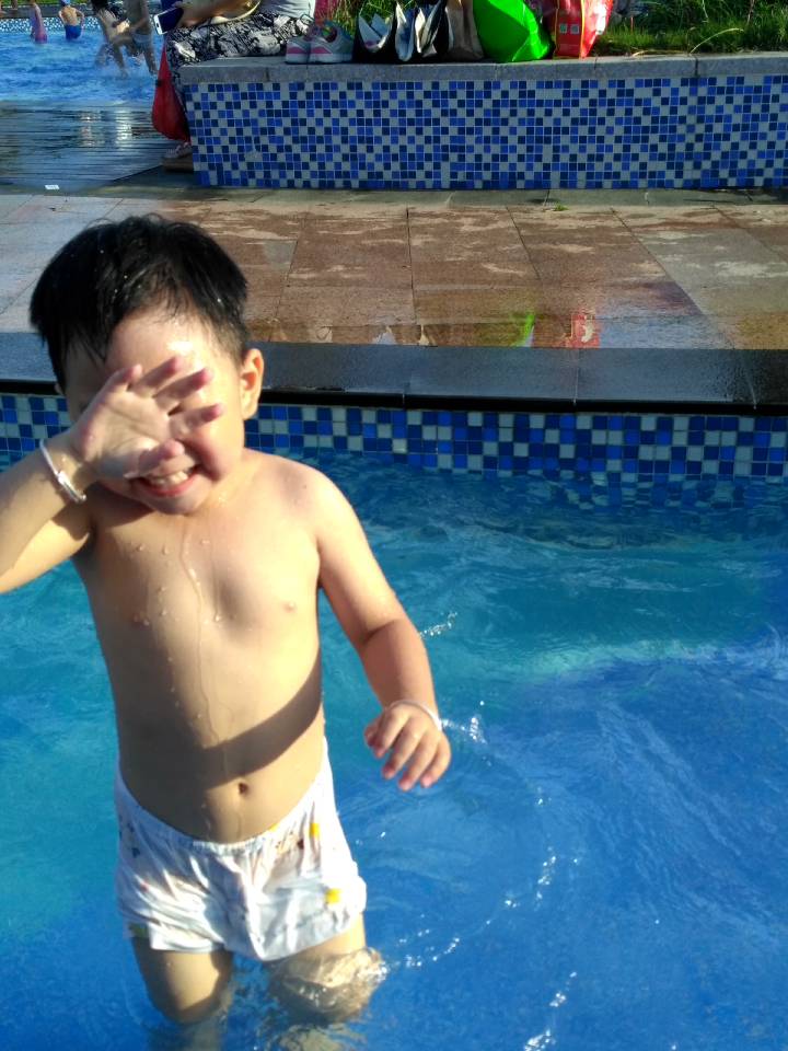 1-3岁宝宝爱玩水能阻止吗,3岁宝宝特别爱玩水