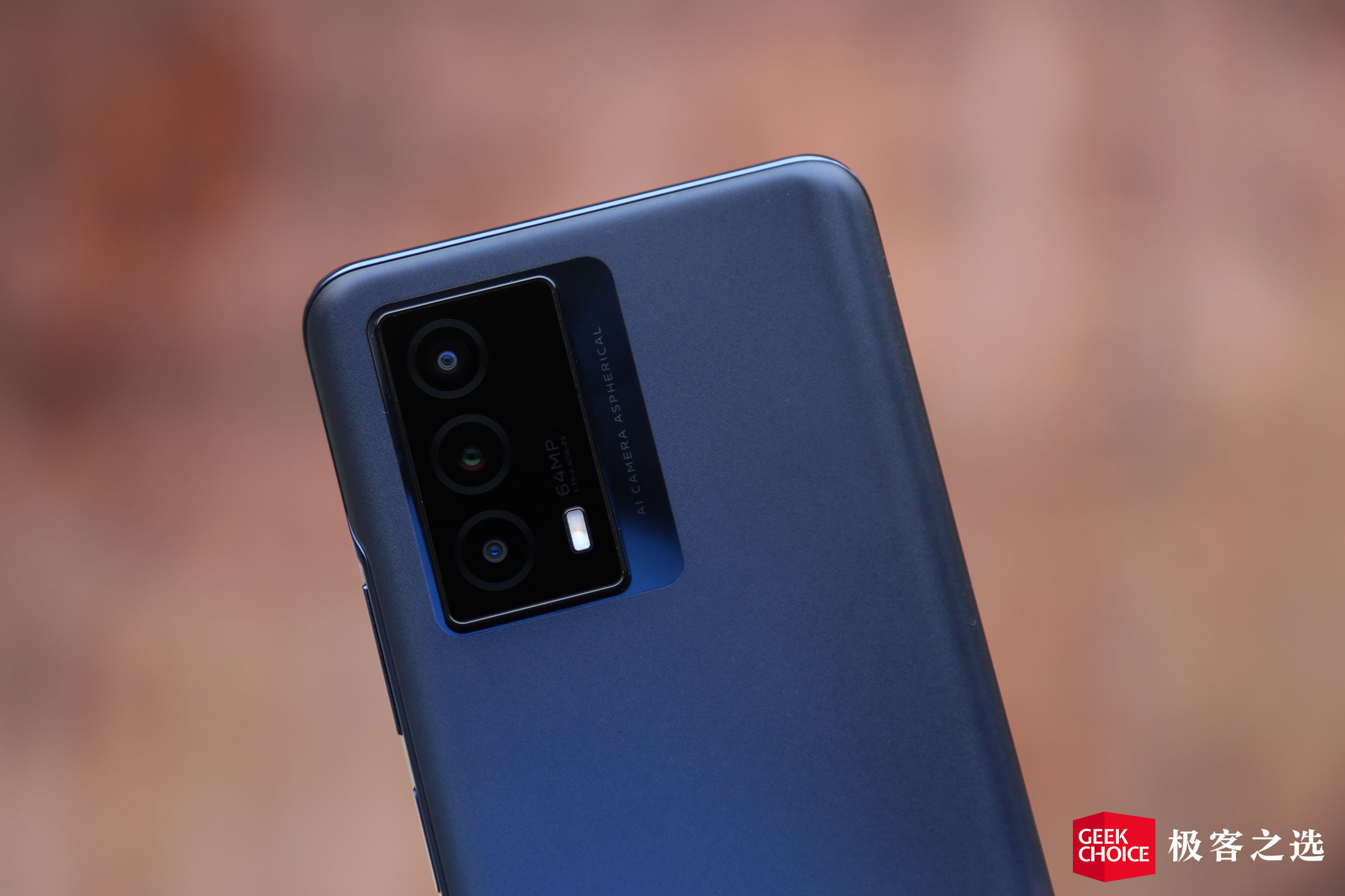 iqooz5评测拥有旗舰级满血性能,iqooz5全方面测评