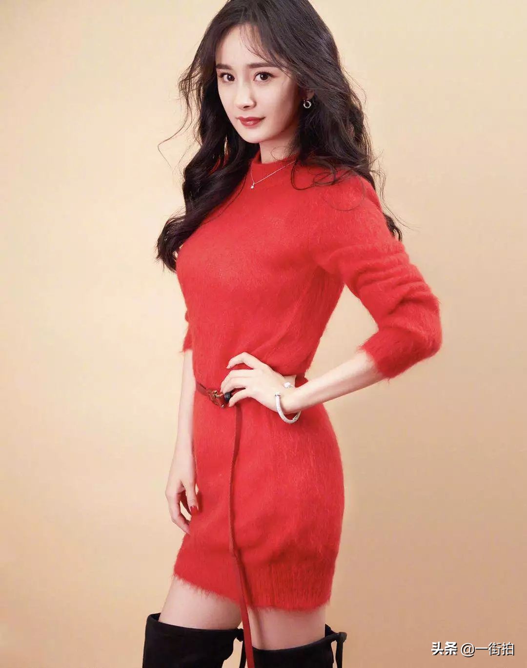 杨幂celine过膝靴,杨幂短裙长筒靴图片