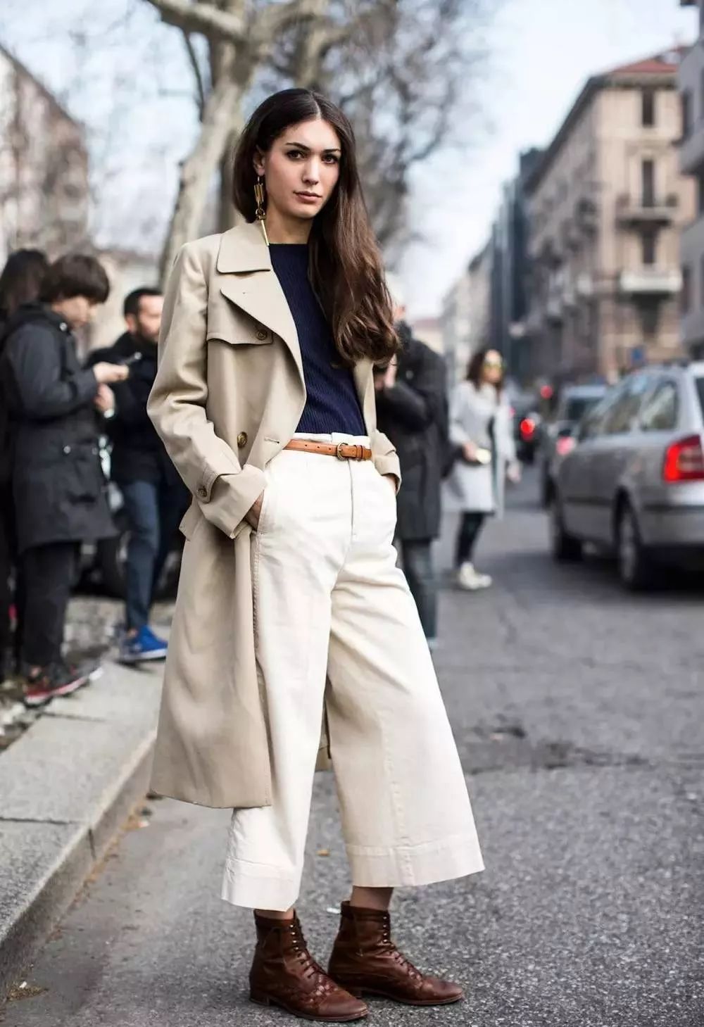 脸圆肩宽个子矮怎么穿搭,脸大骨架大的女生怎么穿搭