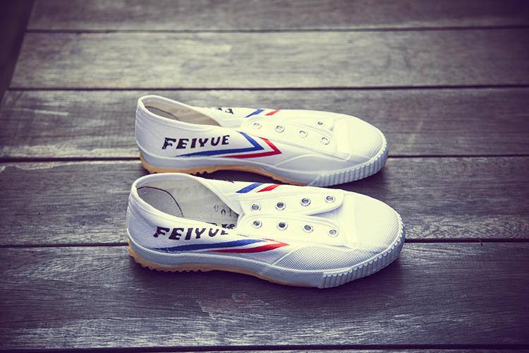 休闲小白鞋品牌推荐,夏季小白鞋百搭推荐店铺