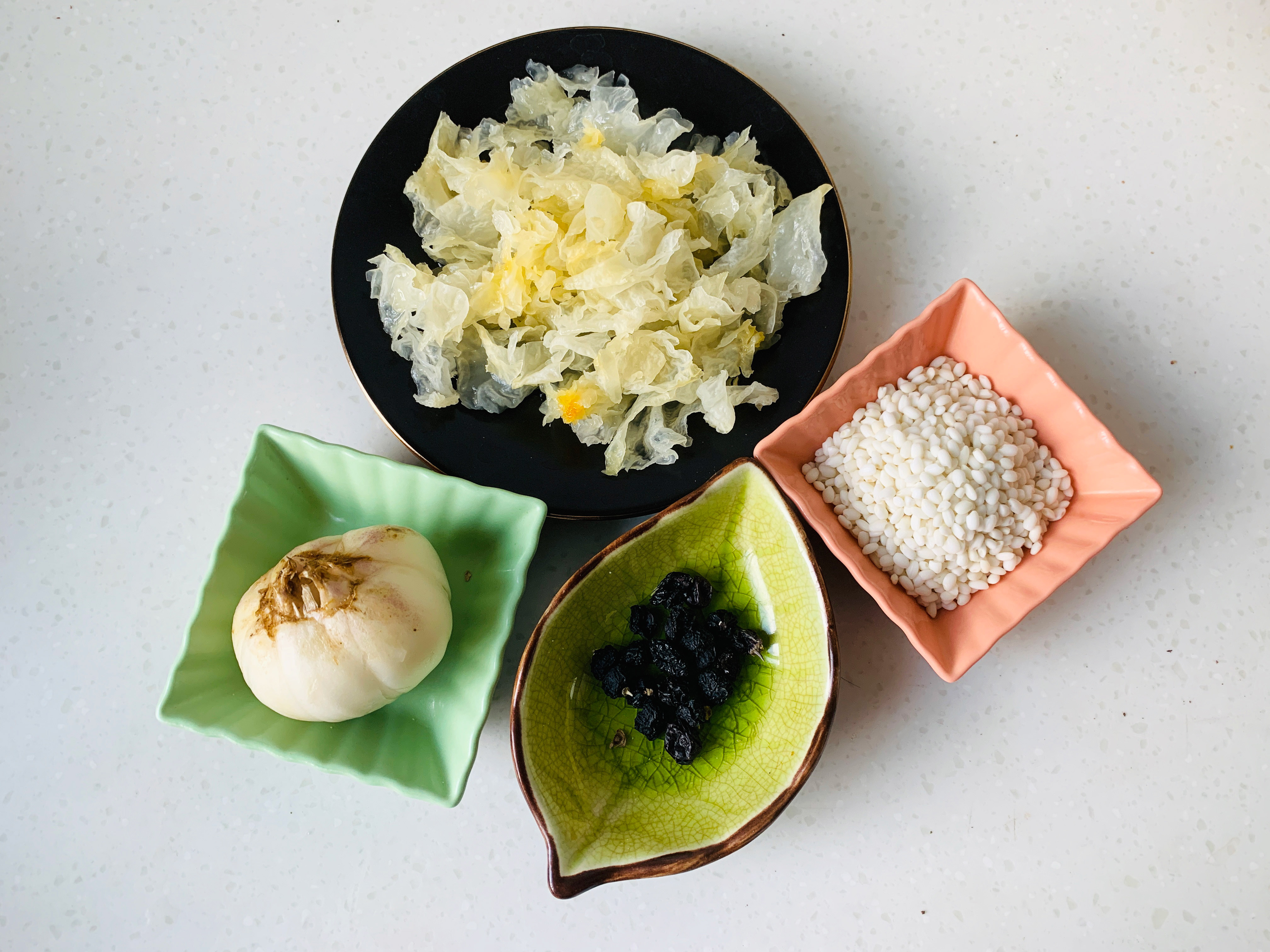 银耳百合山药煮水喝好处,百合莲子加银耳怎么熬好喝