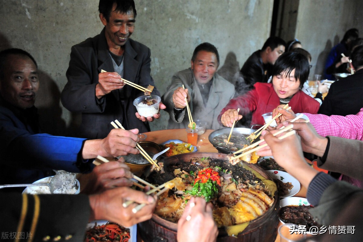 父母在农村被全村人孤立了怎么办,贫穷被亲戚看不起怎么办