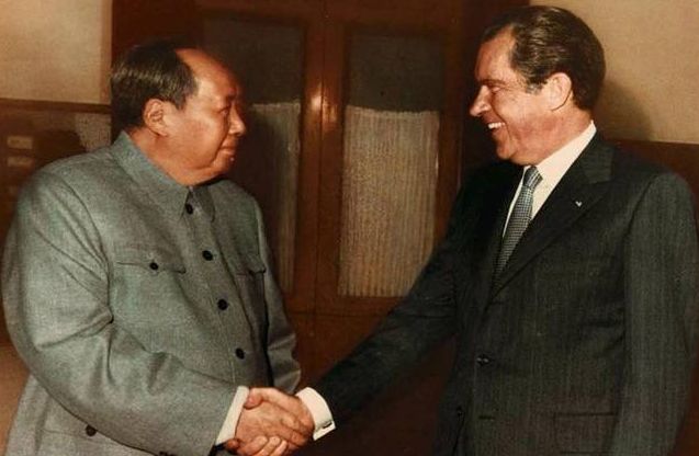 “公者千古,私者一时”,这是对毛*东泽**一生艰苦朴素的崇高评价