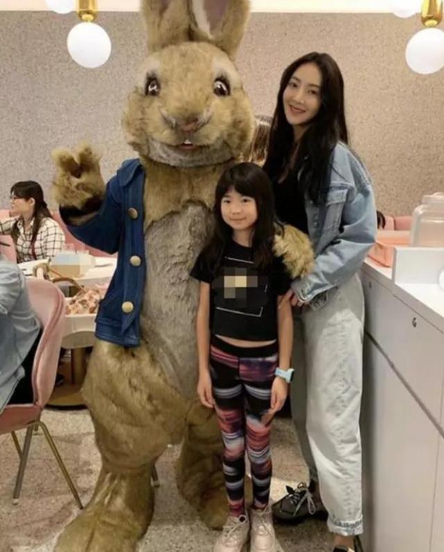 曹格女儿被喊妹妹,曹格的女儿蜡笔小新