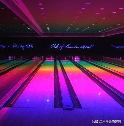 设计一个具有地域文化特色的酒店,10间小型酒店设计