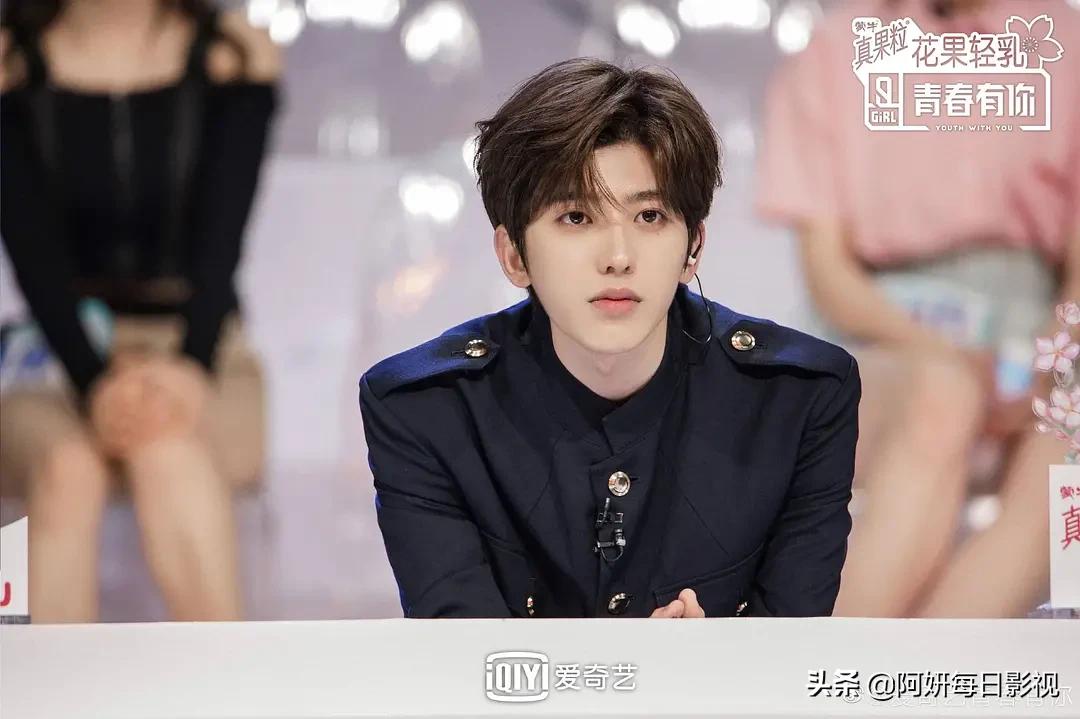 淡黄的长裙蓬松的头发blackpink,淡黄的长裙蓬松的头发rapper翻唱