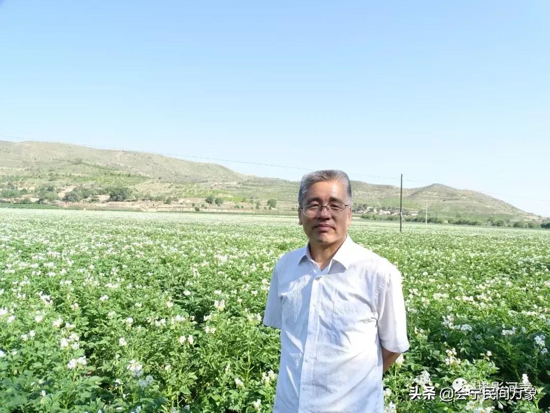 喜见斯人真福气，得和红玉缔良缘