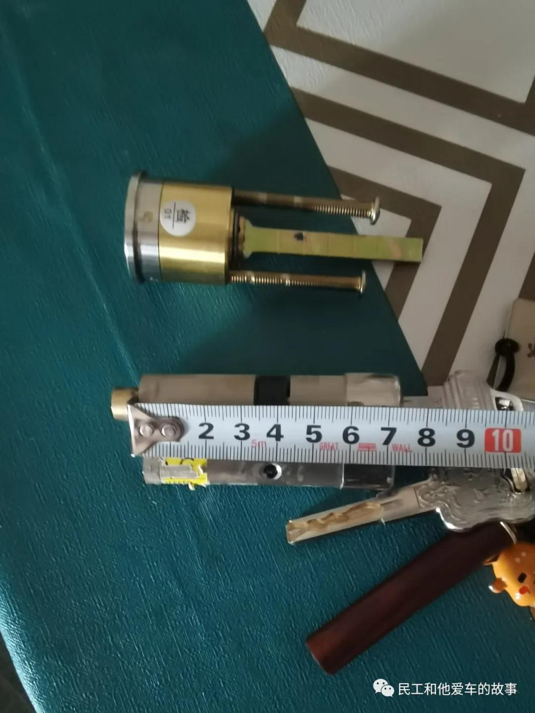 换个c级锁芯还有必要换防盗门吗,防盗门换锁芯有只拆一个螺丝的吗