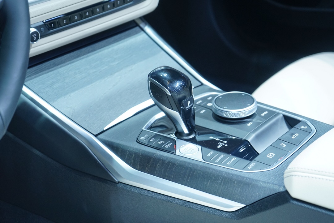 宝马mini三门敞篷版1.5t新车落地,车展最新版宝马4视频