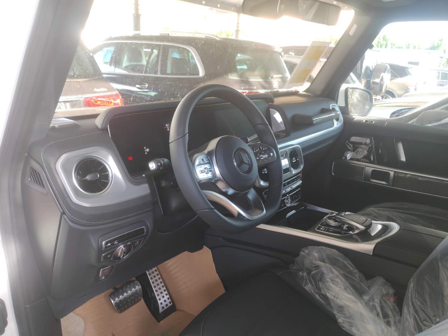 梅赛德斯奔驰g500多少钱,评测奔驰g500内饰改装