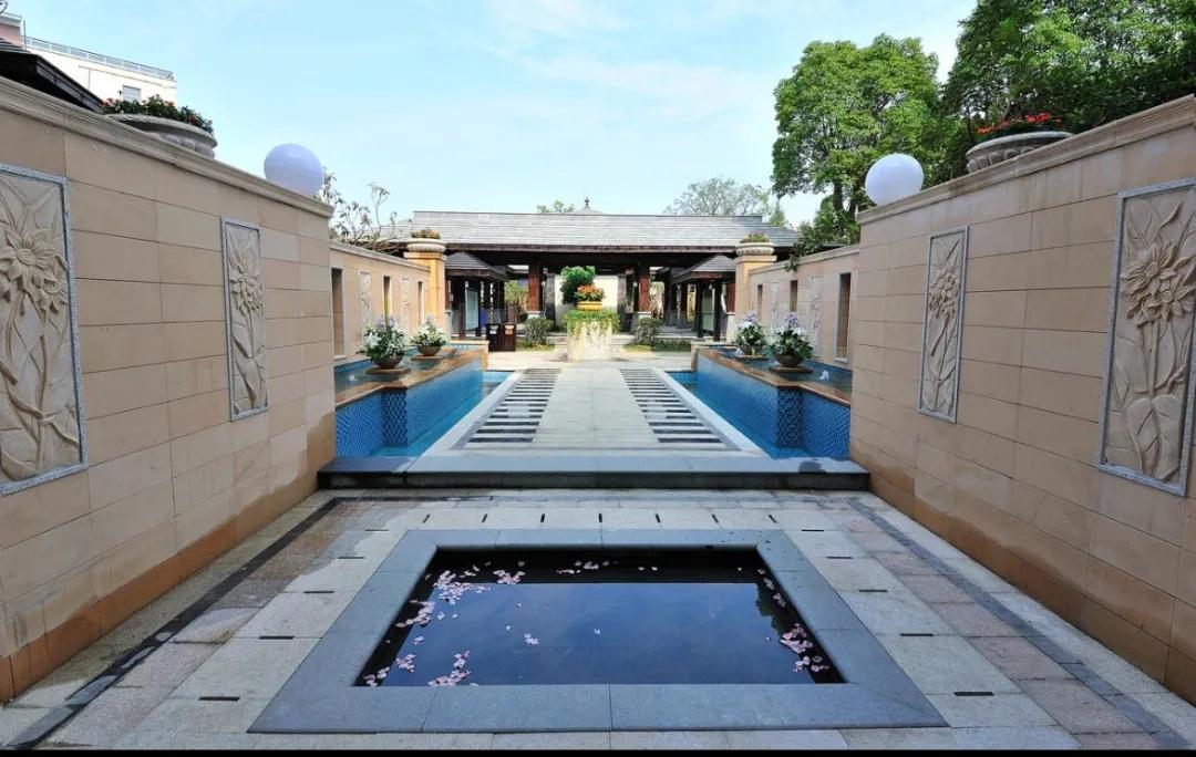 露天温泉小院精品,一房一厅庭院私家温泉