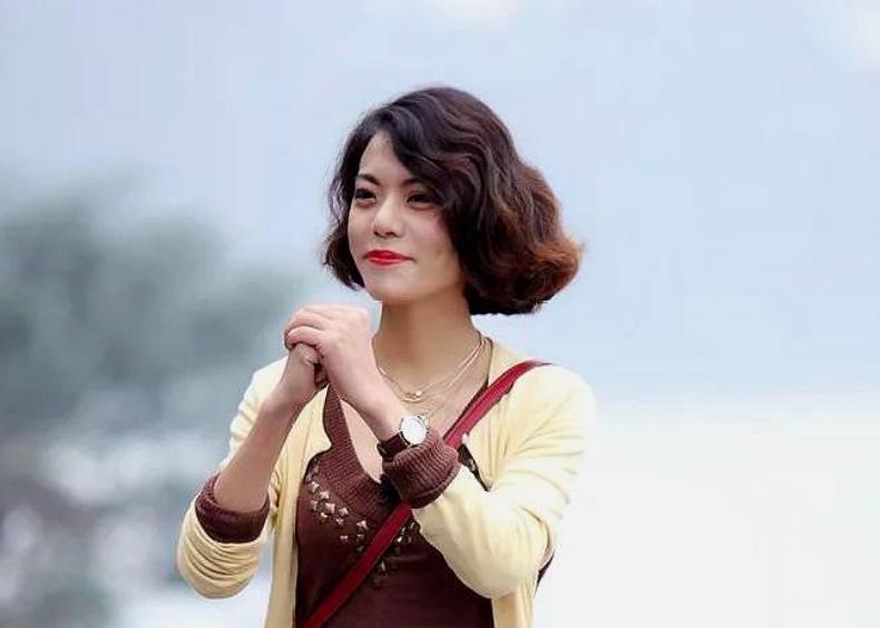 从万人追捧，到万人“炮轰”的陈果，为何会迅速跌下神坛？