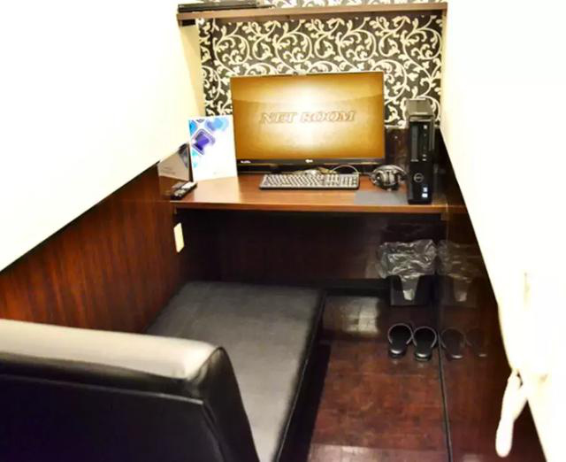 在岛国的网吧过夜是一种怎样的体验？