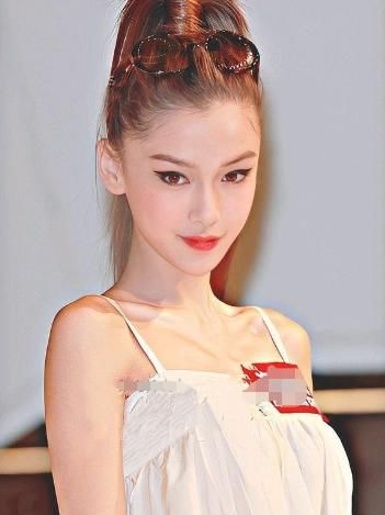 baby以前的照片和现在的照片对比,来看看baby20岁的神仙颜值